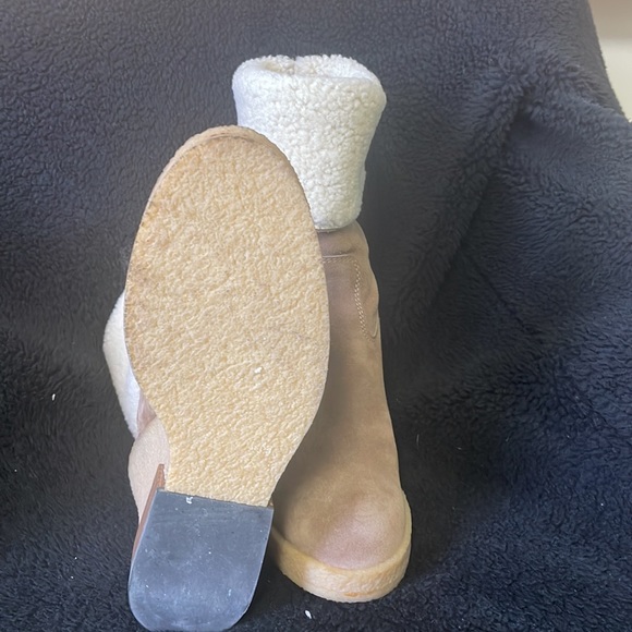 Tod’s mid calf boot. - Picture 2 of 5